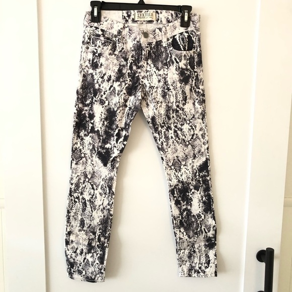 Elizabeth and James Deb Snake Print Jeans 26 - Picture 2 of 9